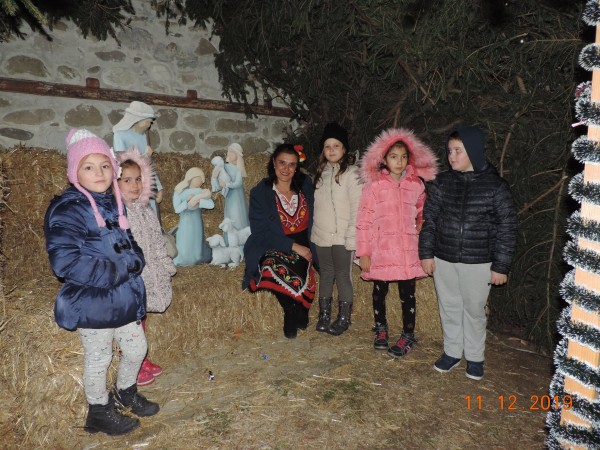 Енина грейна в коледни светлини