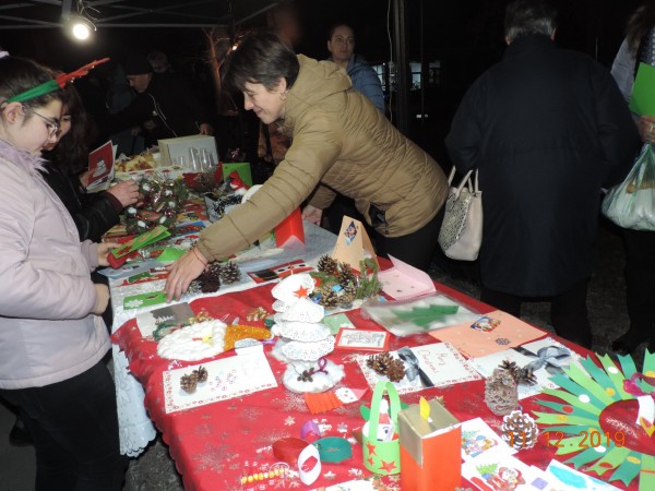 Енина грейна в коледни светлини