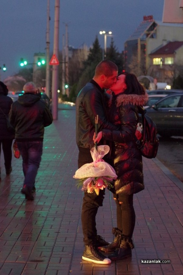 С атрактивно предложение, казанлъчанин поиска ръката на своята любима