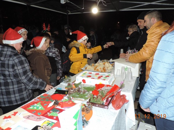 Енина грейна в коледни светлини