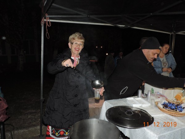 Енина грейна в коледни светлини