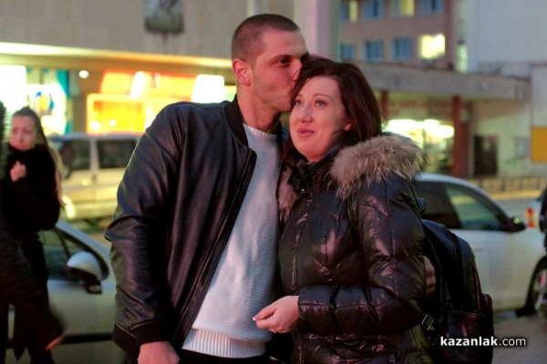 С атрактивно предложение, казанлъчанин поиска ръката на своята любима