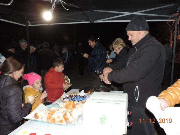 Енина грейна в коледни светлини