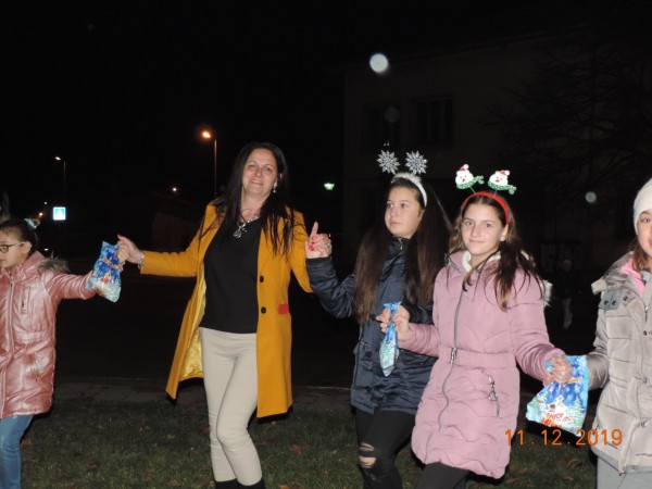 Енина грейна в коледни светлини