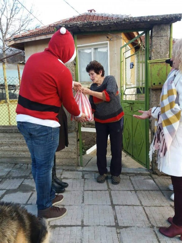 За поредна година шипкалии с благороден жест към самотните възрастни хора