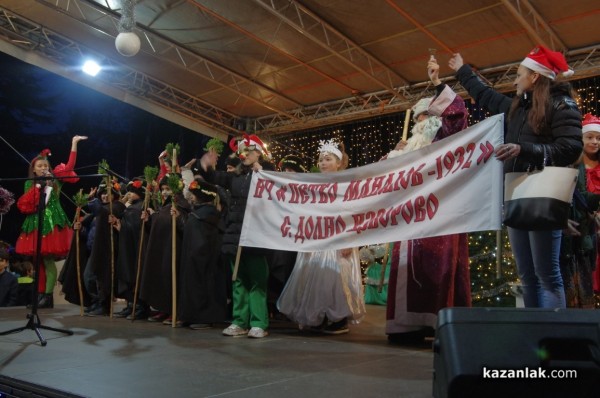 Шествие и запалване на коледните светлини на Казанлък