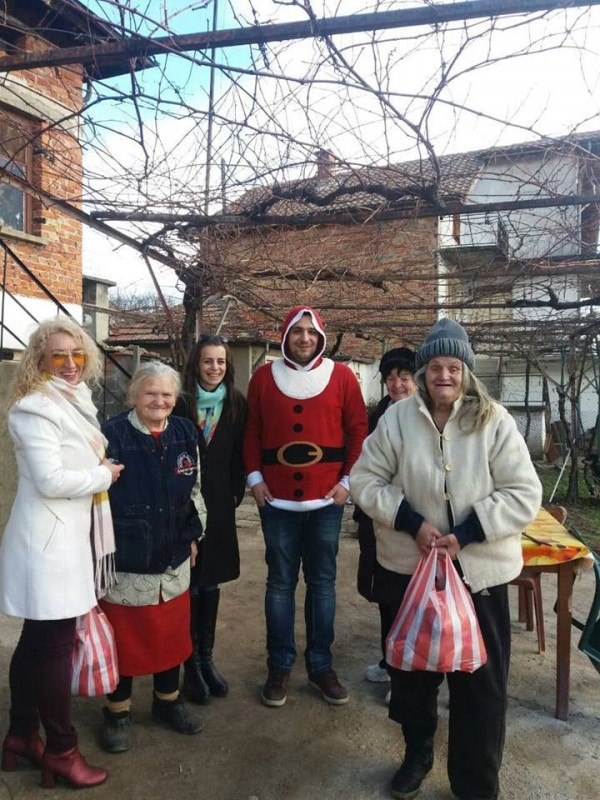 За поредна година шипкалии с благороден жест към самотните възрастни хора