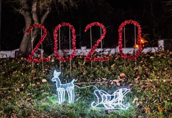 Дядо Коледа запали коледните светлини в Шипка