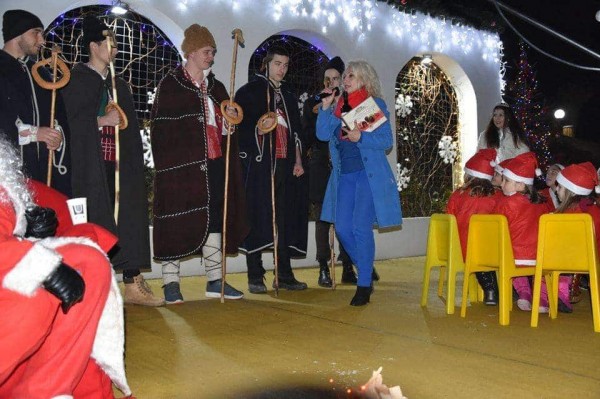 Дядо Коледа запали коледните светлини в Шипка