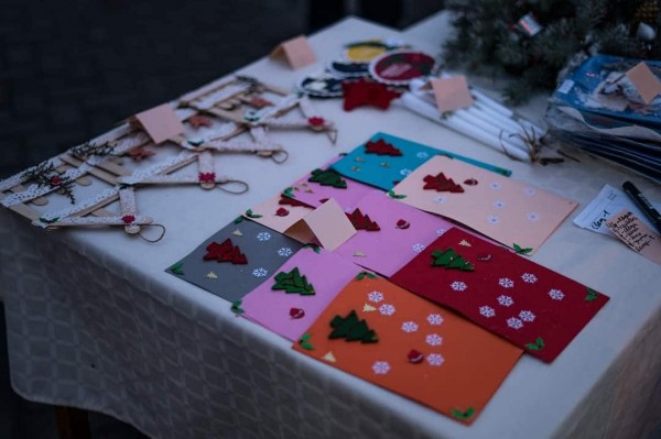 Дядо Коледа запали коледните светлини в Шипка