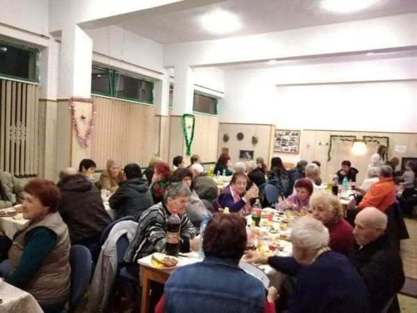 Дядо Коледа запали коледните светлини в Шипка