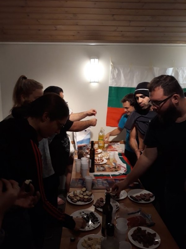 Доброволци от 12 страни се събраха в Естония