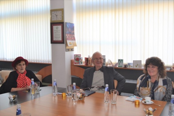 Кметът посрещна изявени казанлъчани от почетната книга