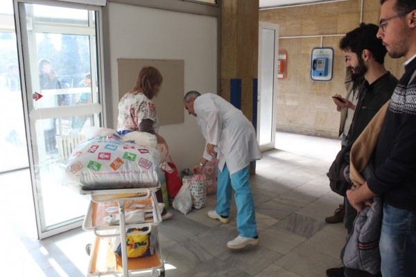 Доброволците събраха и дариха дрешки за най-малките