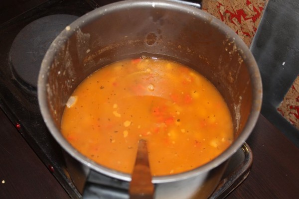 Топла супа и дрехи стоплиха хората на улицата в Казанлък