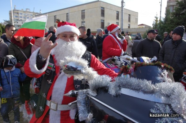 Мото-Дядо Коледовците зарадваха над 600 деца в Казанлък