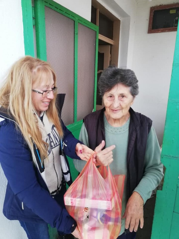 Шипченци стоплиха коледните празници на 34 социално слаби и самотно живеещи хора