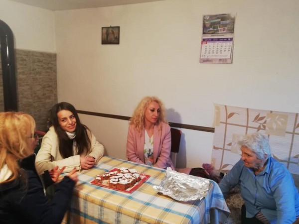 Шипченци стоплиха коледните празници на 34 социално слаби и самотно живеещи хора