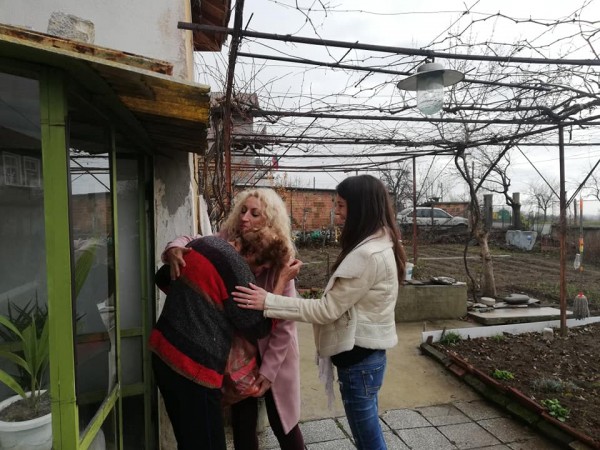 Шипченци стоплиха коледните празници на 34 социално слаби и самотно живеещи хора