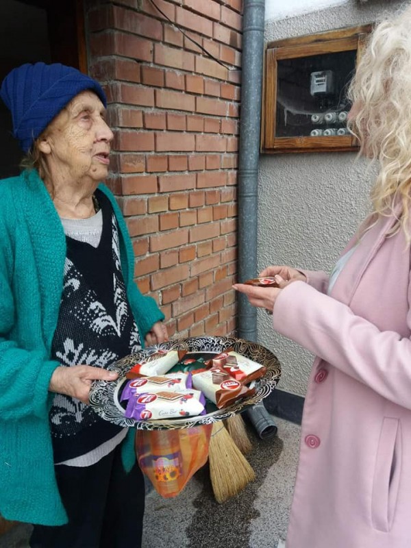 Шипченци стоплиха коледните празници на 34 социално слаби и самотно живеещи хора