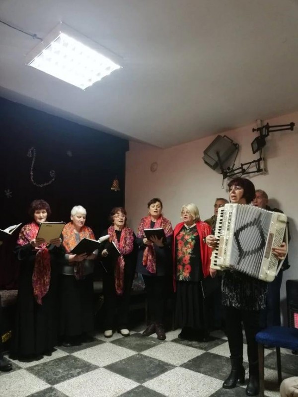 Празничен концерт събра шипченци в подножието на манастира