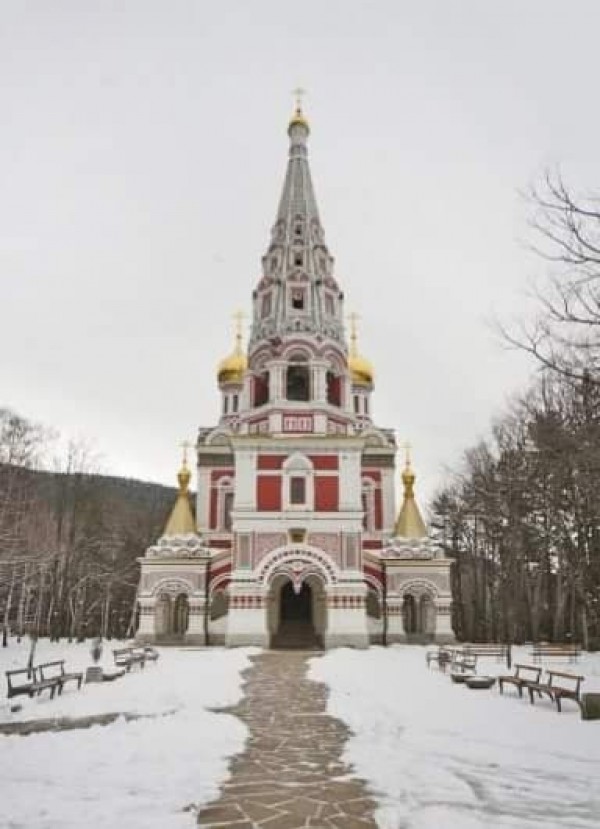 Празничен концерт събра шипченци в подножието на манастира