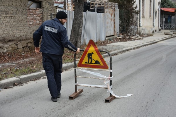 Опесъчиха ул. “Тракия“ заради разлята нафта