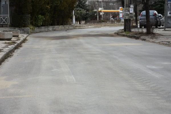 Опесъчиха ул. “Тракия“ заради разлята нафта