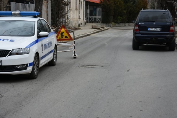 Опесъчиха ул. “Тракия“ заради разлята нафта