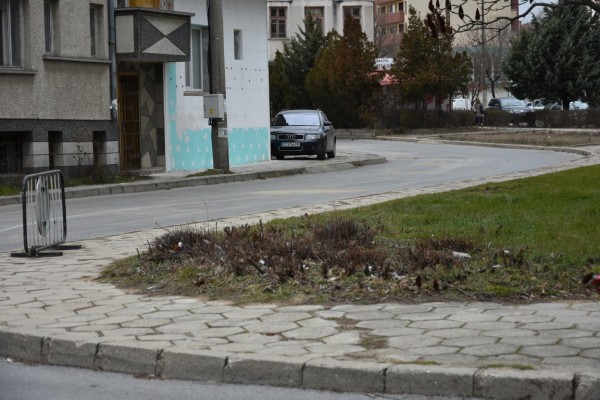 Опесъчиха ул. “Тракия“ заради разлята нафта