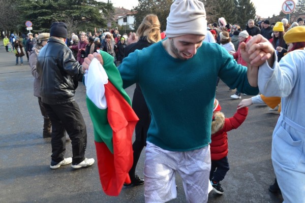 Стефан Ноев спаси кръста за казанлъчани