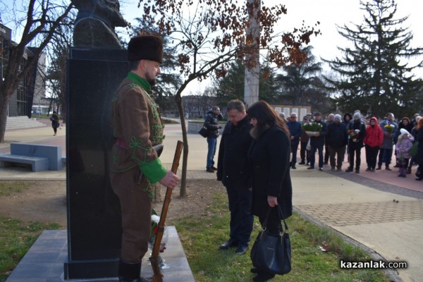 Казанлък чества 172 години от рождението на Христо Ботев