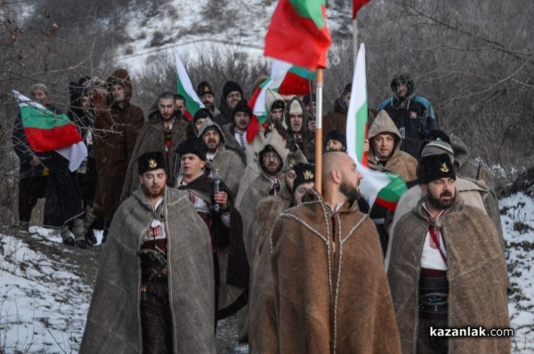 17-годишният Васил Пондев спаси кръста в град Шипка