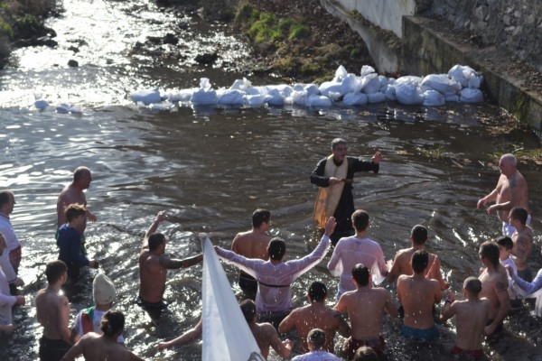 Стефан Ноев спаси кръста за казанлъчани