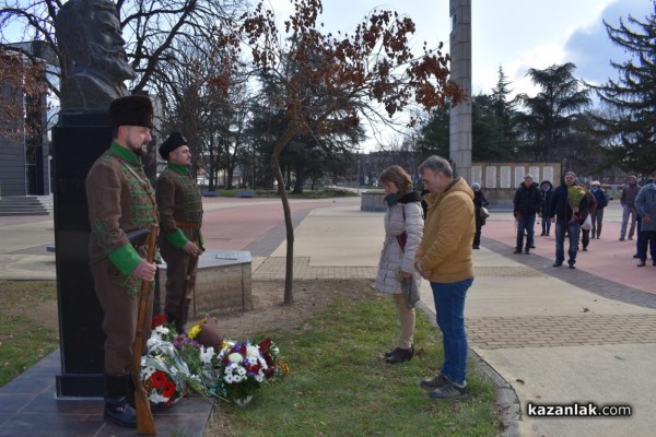 Казанлък чества 172 години от рождението на Христо Ботев