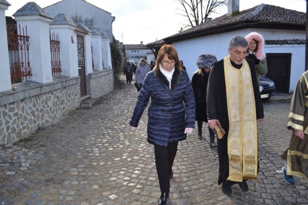 Стефан Ноев спаси кръста за казанлъчани