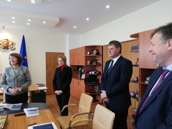 Новият зам.-кмет по хуманитарниполитики получи първите си задачи от оперативката при кмета