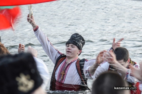 17-годишният Васил Пондев спаси кръста в град Шипка