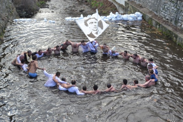 Стефан Ноев спаси кръста за казанлъчани