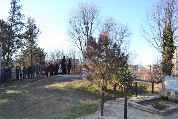 Признателност на казанлъчани към паметта на Емануил Манолов