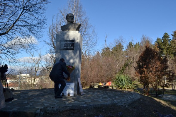 Признателност на казанлъчани към паметта на Емануил Манолов