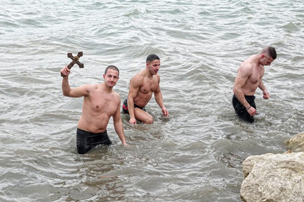 Казанлъчанинът Симеон Димитров улови кръста в Шумен