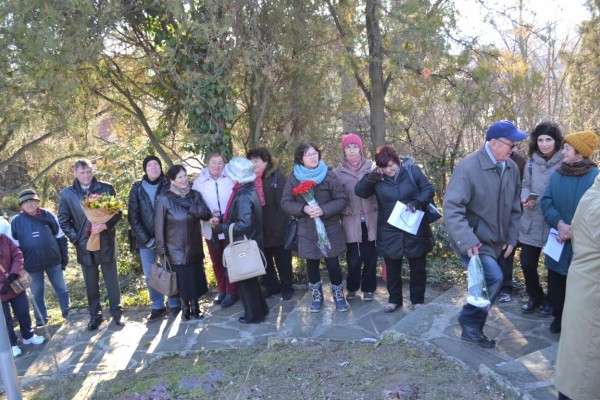 Признателност на казанлъчани към паметта на Емануил Манолов