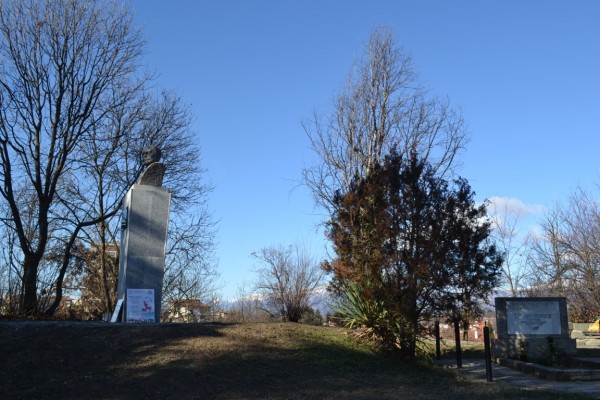 Признателност на казанлъчани към паметта на Емануил Манолов