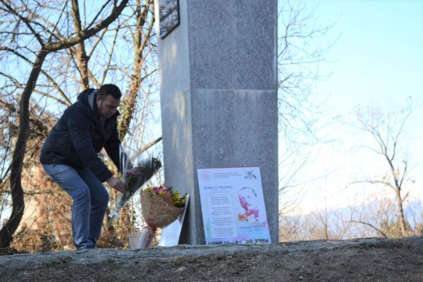 Признателност на казанлъчани към паметта на Емануил Манолов