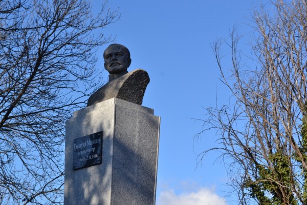 Признателност на казанлъчани към паметта на Емануил Манолов