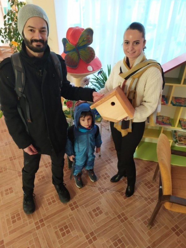 В Казанлък децата поканиха птичките с къщички