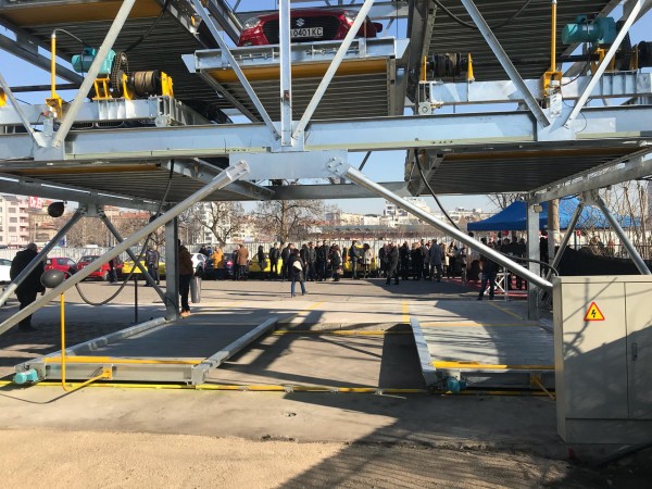 Състезател на АСК Ефко Рейсинг Казанлък създаде първата модулна паркинг кула в България