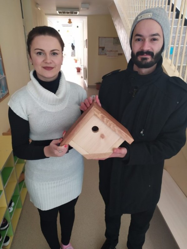 В Казанлък децата поканиха птичките с къщички