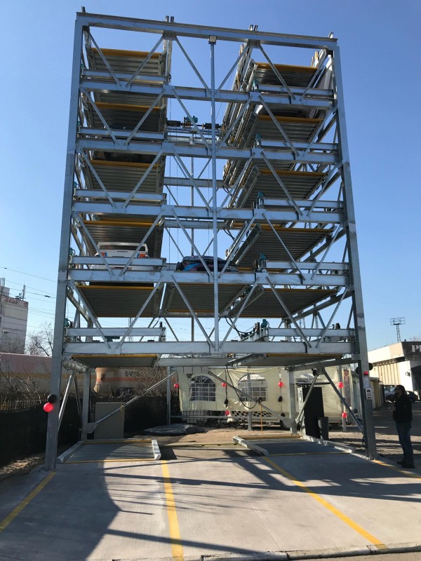 Състезател на АСК Ефко Рейсинг Казанлък създаде първата модулна паркинг кула в България